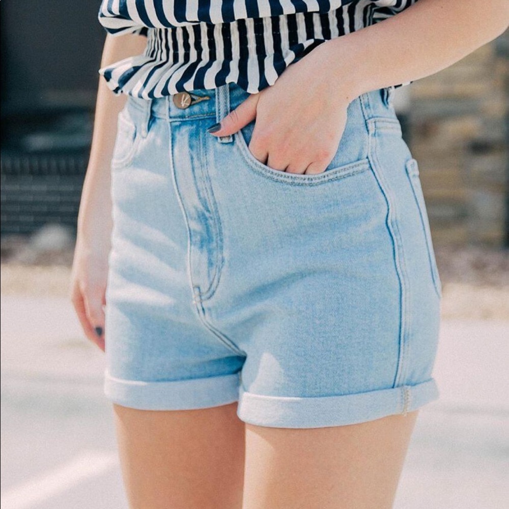 KanCan Buckle Exclusive Stretch Mom Shorts!